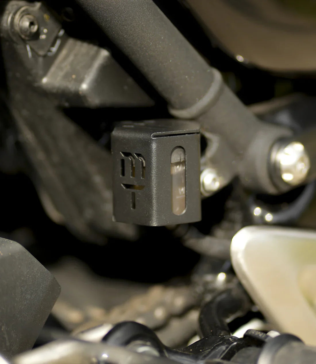 REAR BRAKE PUMP OIL PROTECTION -TRIUMPH SPEED 400- MOTO TORQUE