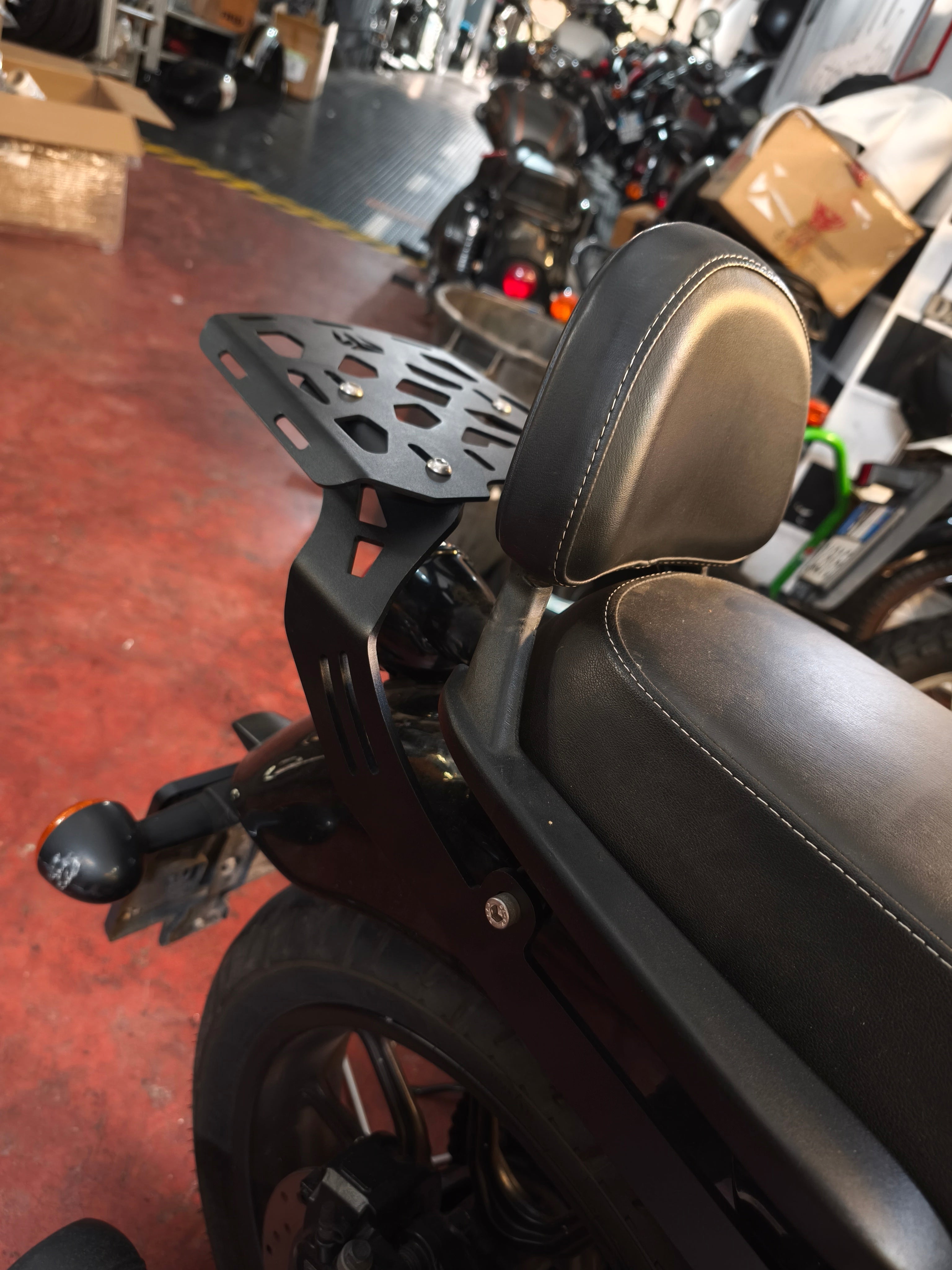 Portapacchi Con Schienalino Regolabile/Back Carrier With Backrest per Royal Enfield Meteor 350