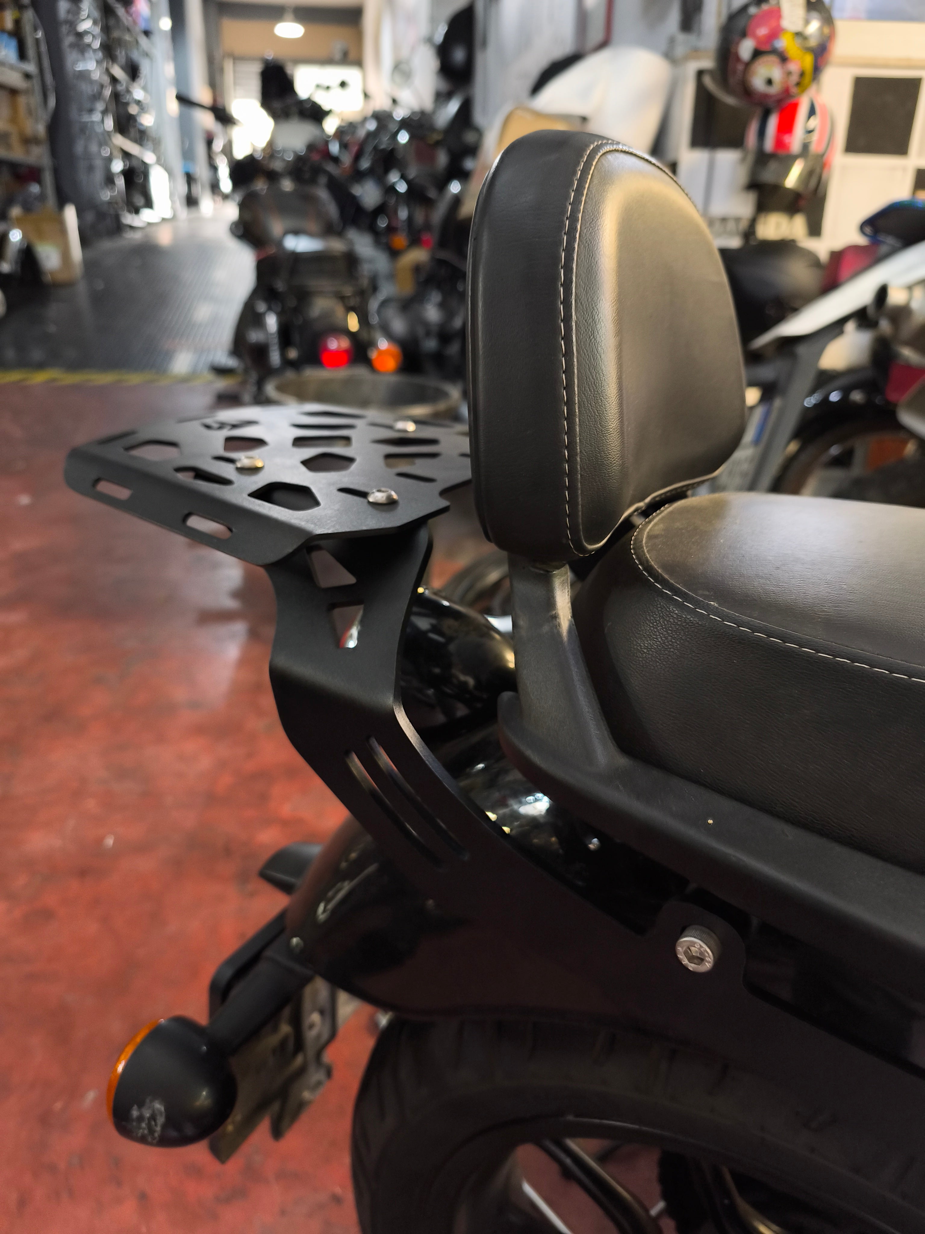 Portapacchi Con Schienalino Regolabile/Back Carrier With Backrest per Royal Enfield Meteor 350